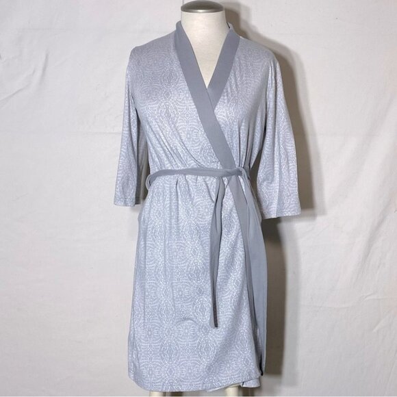 5/$25 La Vie En Rose Grey White Robe XS - Picture 1 of 9